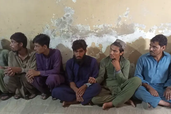 Nearly 300 Afghan Refugees Detained In Karachi, Says Lawyer in Pakistan