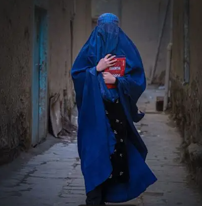 لارې وتړل شوې، خو هیلې نه؛ له پاکستانه د یوې افغانې محصلې د ایستل کېدو کیسه