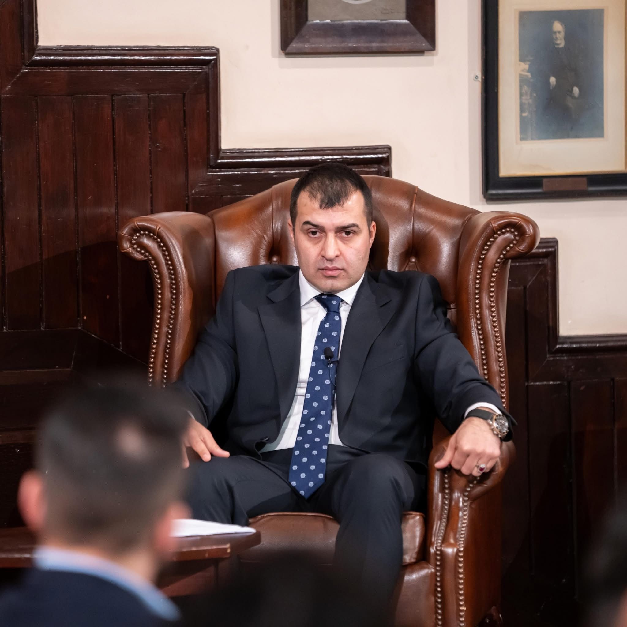 جنرال سمیع سادات: طالبان اشغالګر دي او ور سره جګړه کوو