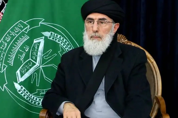 حكمتيار يدعو أعضاء الحزب الإسلامي إلى قطع علاقاتهم مع مؤيدي طالبان