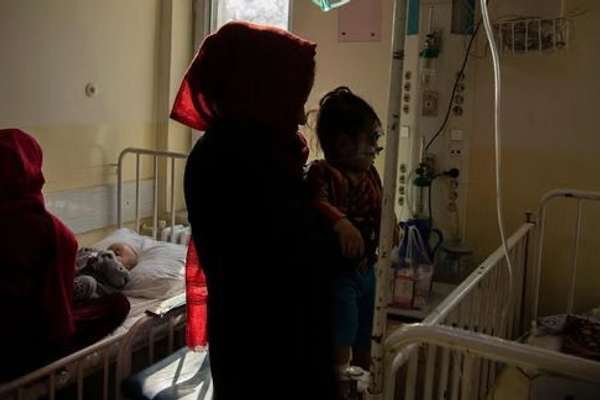 په افغانستان کې نږدې پنځه میلیونه ماشومان او مېندې له خوارځواکۍ سره مخ دي