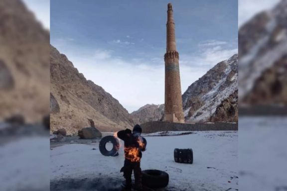 تمرینات ورزشی در میان آتش؛ تلاش وزنهبردار غوری برای جلب توجه یونسکو به وضعیت منار جام