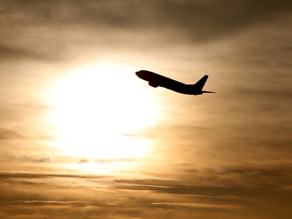 پر ایران د اسراییل له برید وروسته؛ د افغانستان له فضا نه د الوتنو شمېر پنځه برابره ډېر شوی