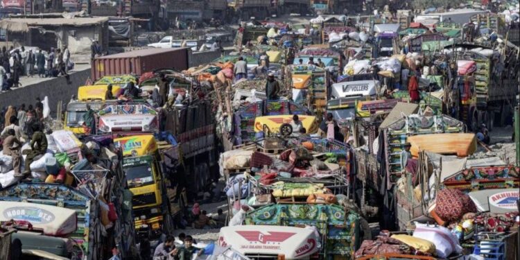پرون له ایران او افغانستان نه څه باندې دوه نیم زره کډوال افغانستان ته جبري ستانه شوي