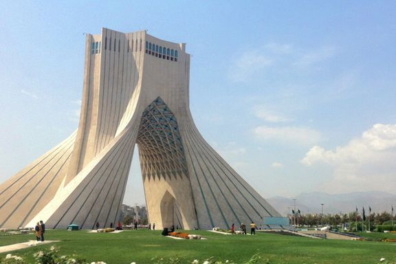 روزنامه اعتماد ایران: جسد کشف شده در ميدان آزادی تهران متعلق به 'زنی افغان' بود