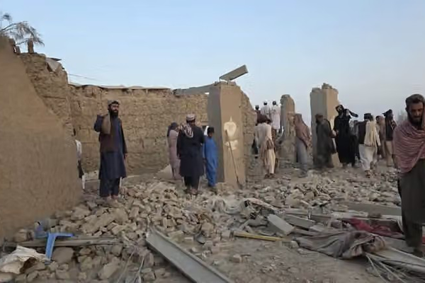 باكستان تشن 3 موجات من الغارات داخل أفغانستان منذ 21 سبتمبر