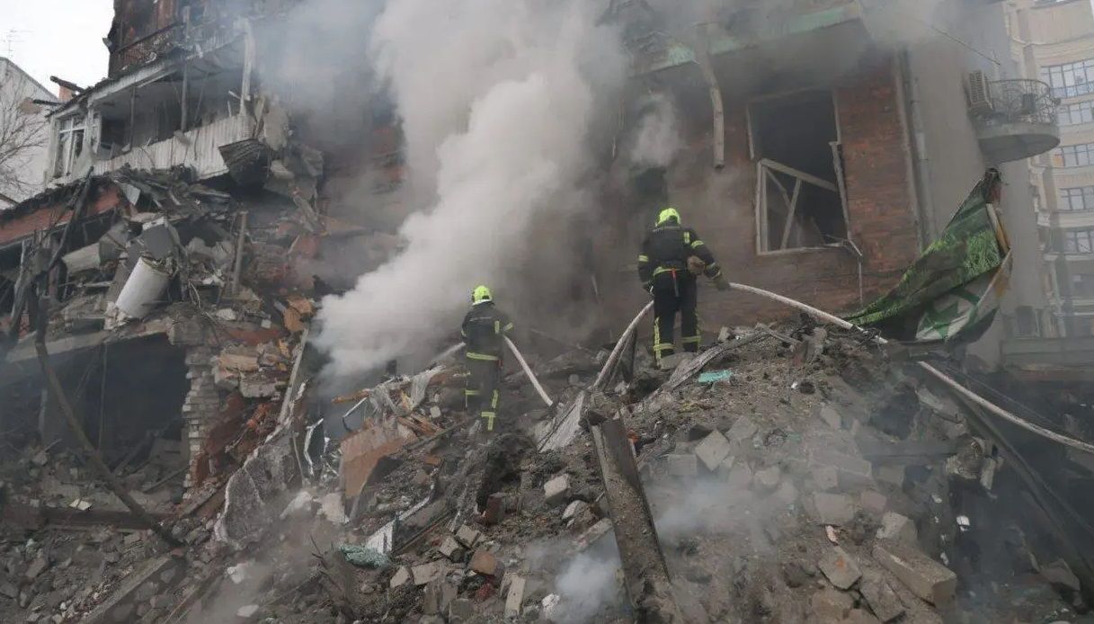 د اوکراین په خارسوف ښار کې د روسیې توغندیز برید دوه تنه وژلي او ۱۹ نور یې ټپيان کړي