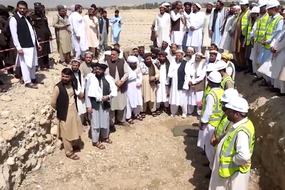 طالبانو په ننګرهار کې د ۲۰۰ کیلو ولټه برېښنا د نوي مزي غځونې چارې پیل کړې