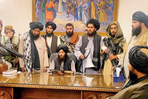 امارت که ملت؟ د بقا او مشروعيت خطرناک ټکر