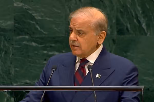 شهباز شریف په افغانستان کې د ښځو او نجونو د حقونو پر رعایتېدو ټینګار وکړ