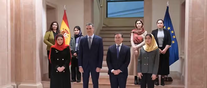 رئيس وزراء إسبانيا يفتتح "قاعة النساء الأفغانيات" في وزارة الخارجية
