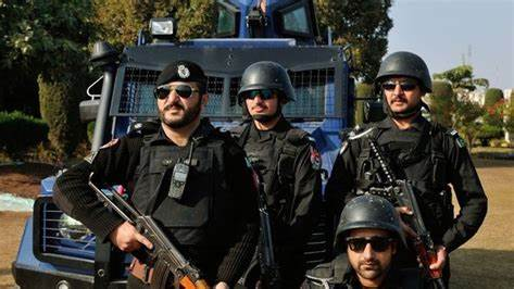 پېښور کې د امنیتي ګواښونو له امله پر لویو غونډو او لاریونونو بندیز ولګېد