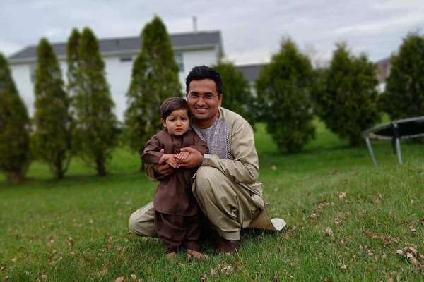 نيويارک کې يو افغان کډوال او ماشومه لور یې د کور سوځېدو په پېښه کې مړه شوي