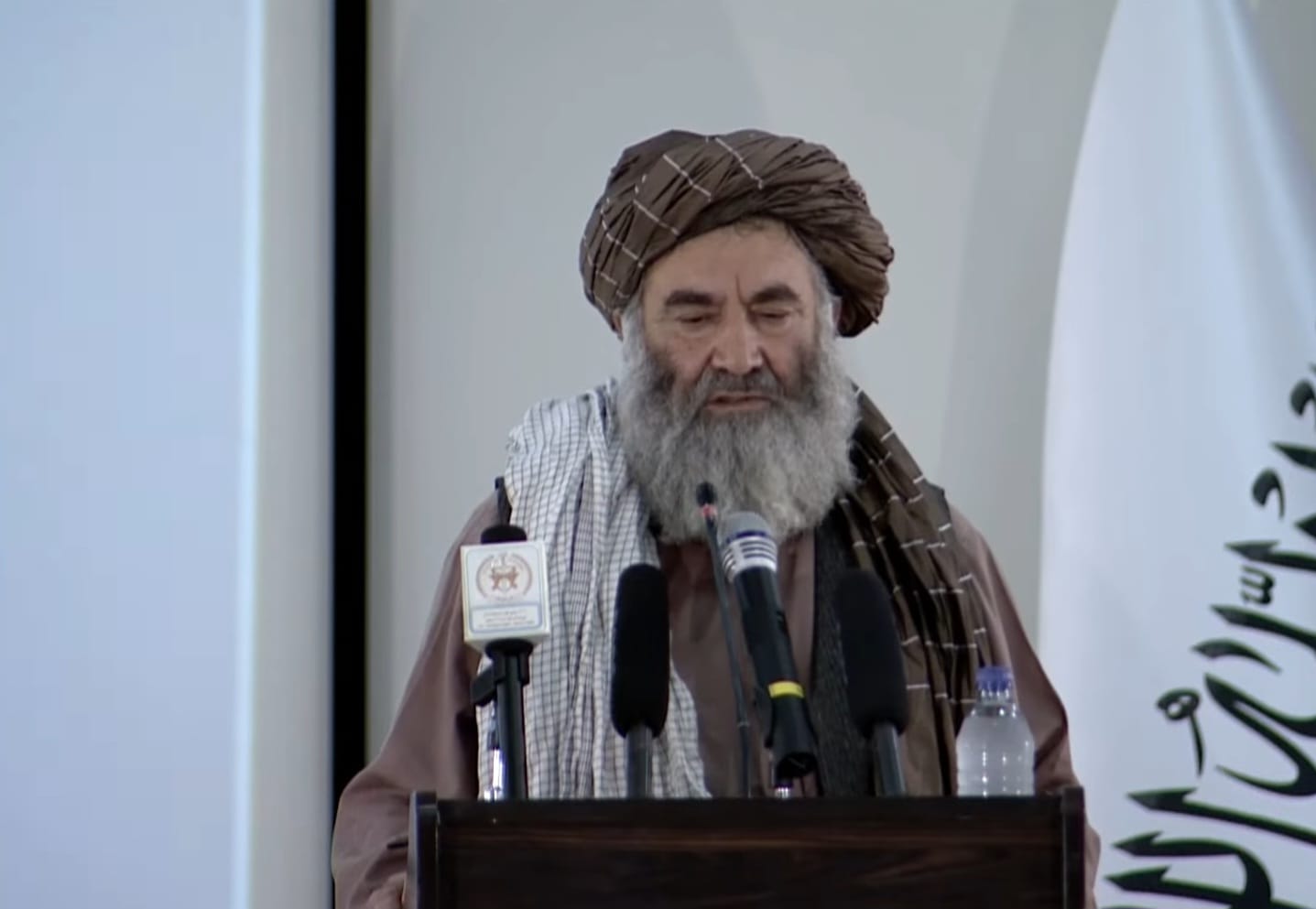 هیئت طالبان به رهبری والی قندهار 'وارد' پاکستان شد