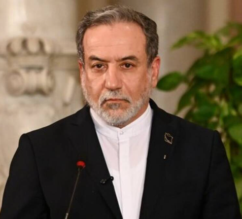 وزير الخارجية الإيراني: سنستهدف القواعد الأميركية في المنطقة إذا تعرّضنا لهجوم