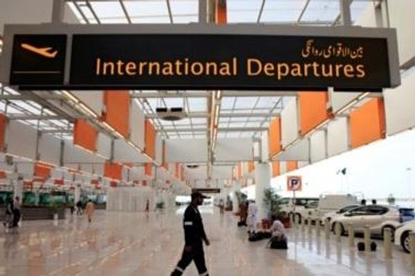 پاکستان وايي د مذاکراتو پلاوی او خبریالان کولای شي له ویزې پرته اسلاماباد ته سفر وکړي