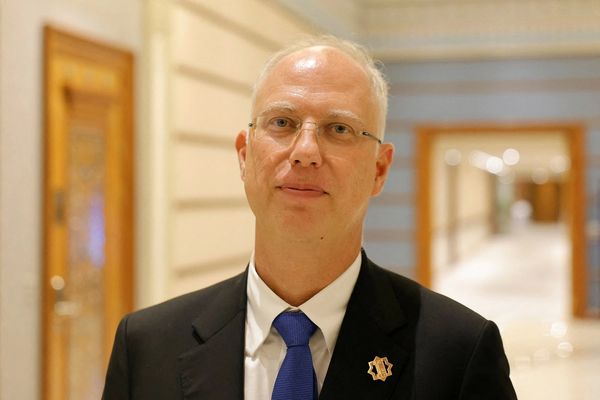 د روسیې استازی د ابو ظبي د سولې خبرو وړاندې په فلوریډا کې د ټرمپ ټیم سره ویني