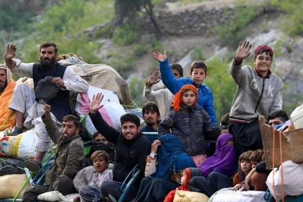 تازه له پاکستان او ایران نه تر ۳۰۰ ډېرې کډوالې کورنۍ افغانستان ته ستنې شوې