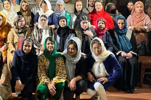 زنان معترض افغان به یوناما: هرگونه روند سیاسی بدون زنان و رضایت مردم مشروعیت نخواهد داشت