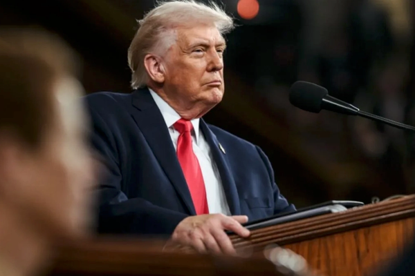 د سمندري کلابندۍ په دوام؛ ټرمپ یوځل بیا د پاکستان په غوښتنه له ایران سره اوربند وغځاوه