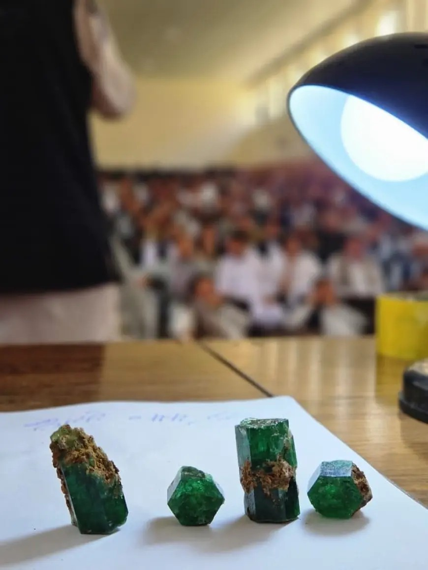 طالبانو د پنجشېر څه باندې ۳زره قیراطه زمرد پلورلي