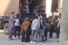 د کډوالو یو مرکز: افغان کډوال په خپلو ګاونډیو هېوادونو کې له تاوتریخوالي سره مخ دي