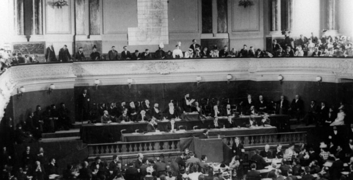 نخستین کنگره جهانی صهیونیسم در بازل سوئیس (۱۸۹۷)؛ نقطه آغاز رسمی جنبش برای ایجاد خانه ملی یهودیان.