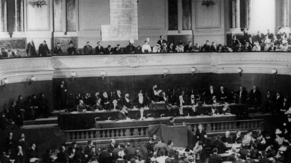 نخستین کنگره جهانی صهیونیسم در بازل سوئیس (۱۸۹۷)؛ نقطه آغاز رسمی جنبش برای ایجاد خانه ملی یهودیان.