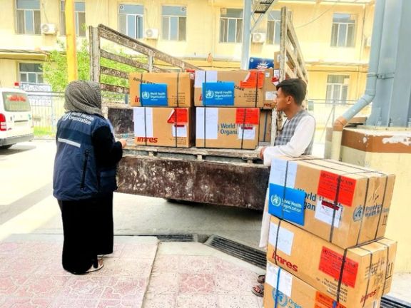 منظمة الصحة العالمية ترسل 83 طناً من المعدات الطبية إلى أفغانستان بدعم أوروبي