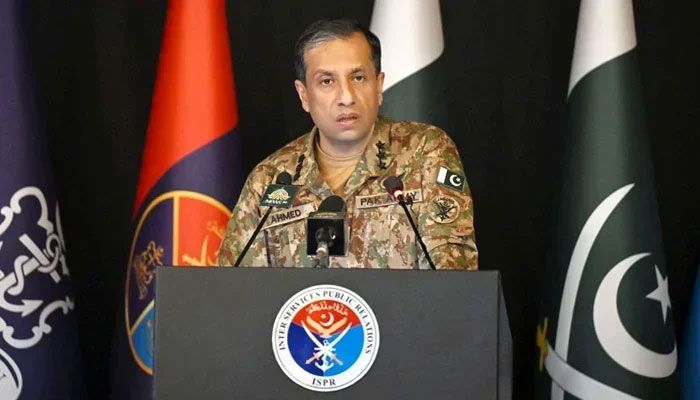 د پاکستان د پوځ ویاند: افغان قاچاق وړونکي د افغانستان په سیاست کې لاسوهنه کوي