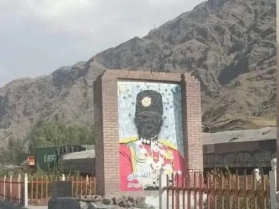 سرچینې: هغه طالب ووژل شو چې تورخم کې یې د غازي امان الله خان او باچا خان انځور تور کړی و