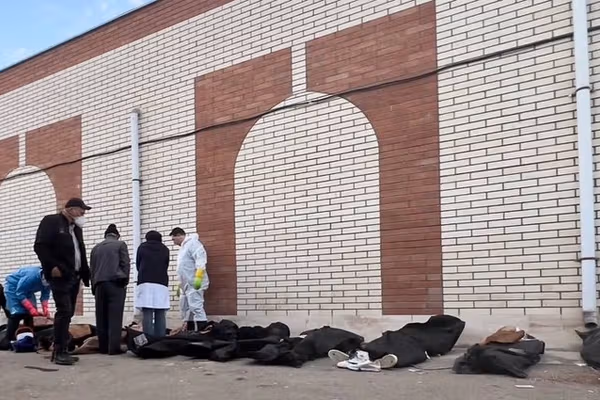 نیویارک ټایمز: ایا په ایران کې قاتلان باید بېمجازاته پاتې شي؟