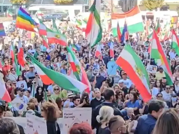 د مهسا امیني تلین؛ د کاناډا درې وزیرانو د ایرانیانو په لاریونونو کې ګډون وکړ