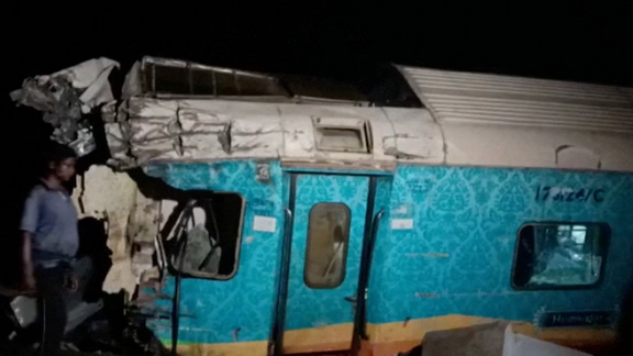 آمار قربانیان تصادف مرگبار قطار در شرق هند به ۲۰۷ کشته و ۹۰۰ زخمی رسید
