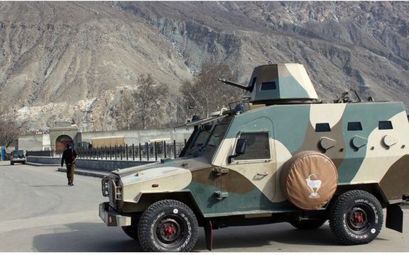 پاکستاني پولیسو پر یوه بس د ډزو له امله ۱۷ شکمن کسان نیولي دي