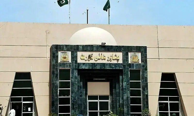 د پېښور عالي محکمې د ۱۷ افغان ډاکټرانو د اېستلو او نیولو پرېکړه ځنډولې ده