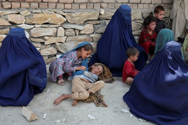 نيويورك تايمز: رجال الإغاثة تجاهلوا النساء المصابات في مناطق الزلزال شرق أفغانستان