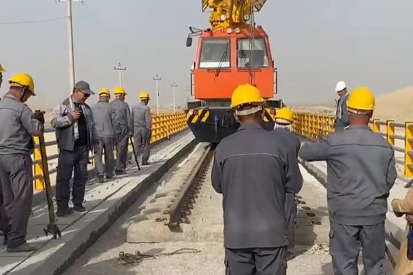 د ازبکستان د ټرانسپورټ وزارت: د ټرانس ـ افغان ریل پټلۍ پروژه د مطالعې کار پیل شوی