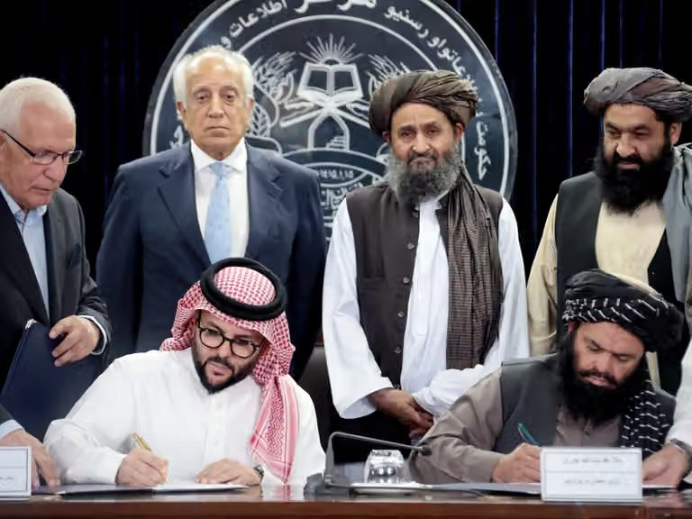 المتحدث السابق للرئاسة الأفغانية: خليل زاد أعاد طالبان إلى السلطة لتحقيق مصالح اقتصادية