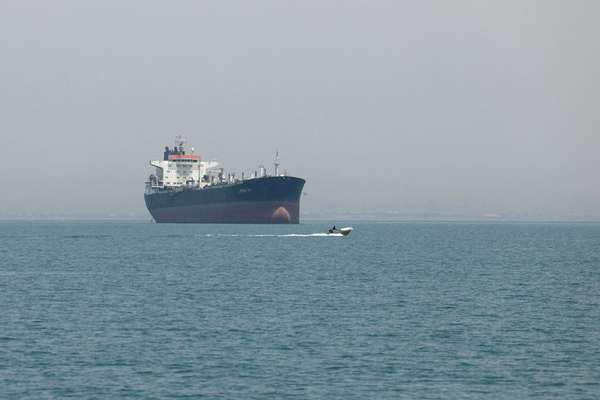 Afghanistan Faces Trade Crisis Due To Pak Border Closure & Hormuz Tensions