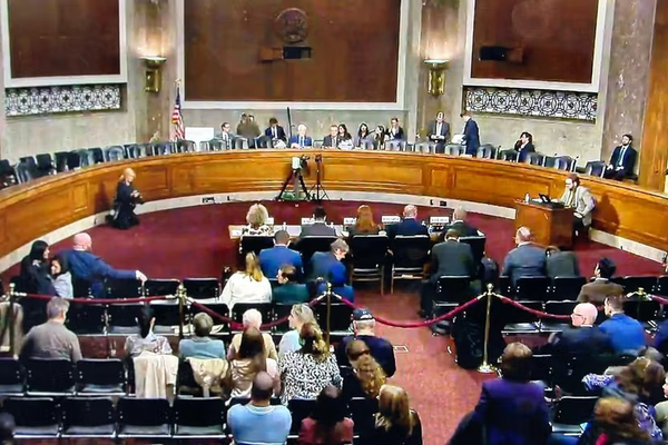 مجلس الشيوخ الأميركي تبحث عملية نقل اللاجئين الأفغان إلى الولايات المتحدة