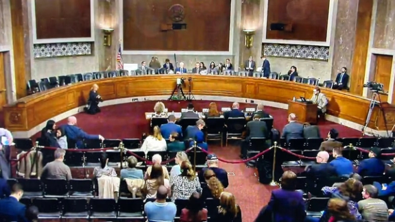 مجلس الشيوخ الأميركي تبحث عملية نقل اللاجئين الأفغان إلى الولايات المتحدة