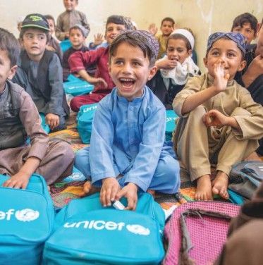 ملل متحد می‌گوید بسیاری از پسران افغان به دلیل فقر ترک تحصیل می‌کنند