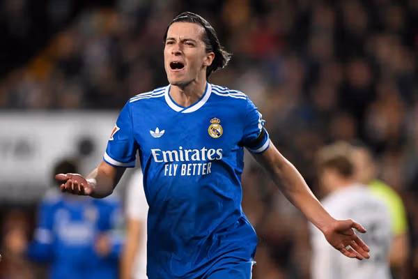 رئال مادرید با پیروزی در خانه والنسیا، فاصله یک امتیازی خود را با بارسلونا حفظ کرد