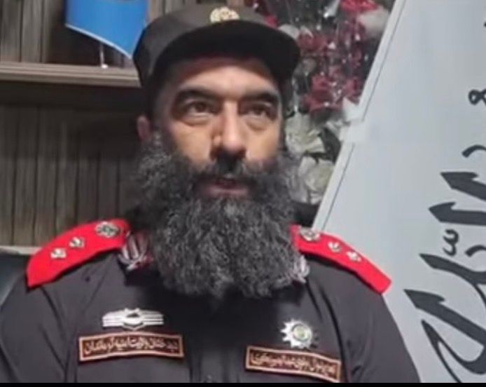 په بدخشان کې د طالبانو قوماندان نظامي رتبه پر اوږه سرچپه ټومبلې