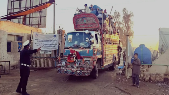 د طالبانو کډوالو وزارت: له پاکستان او ایرانه نږدې ۲۰۰۰ افغان کډوال راستانه کړل شوي