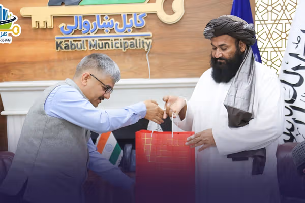 د طالبانو د کابل ښاروال او د هند شارژدافیر د ښاري مدیریت پر «بریالیو تجربو» غږېدلي