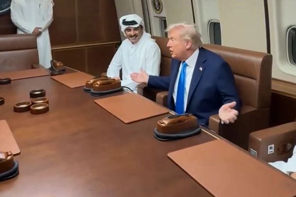 ترامپ با امیر قطر در هواپیمای ایر فورس وان دیدار کرد