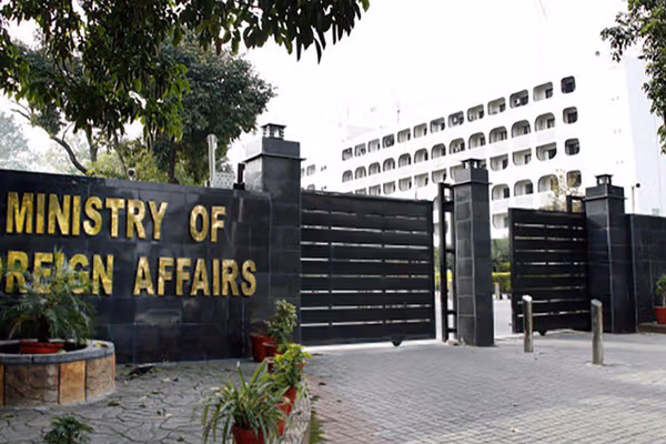 پاکستان میگوید هیئتی از «مقامات ارشد» برای گفتوگو با طالبان افغان به چین رفته است