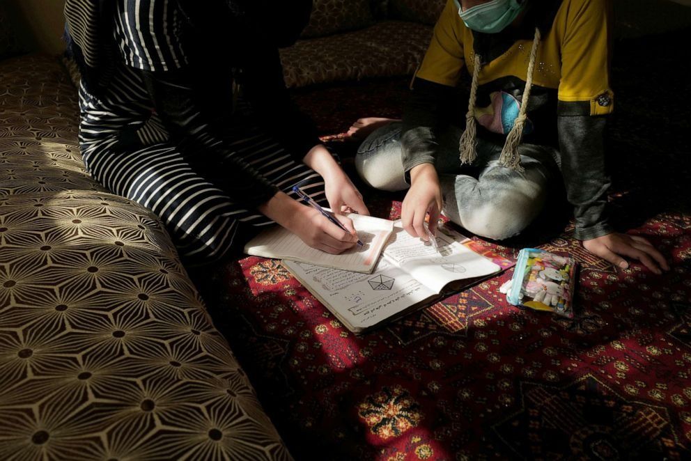 روایت دختر دانش‌آموز؛ 'عادت کردن به مکتب نرفتن خیلی دردناک است'